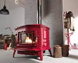 Купить Печь-камин Invicta Bradford красная эмаль в интерьере чугунная в Бобруйске в Бобруйске