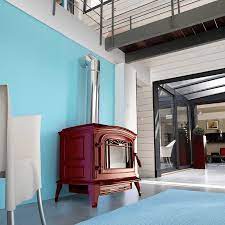 Купить Печь-камин Invicta Bradford красная эмаль в интерьере чугунная в Бобруйске в Бобруйске