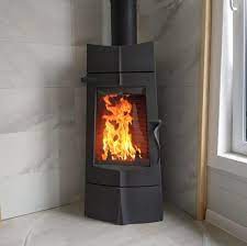 Печь-камин чугунный Invicta Chamane 14 в интерьере Амазонка бай фото  в Бобруйске