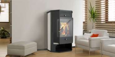 Стальной недорогой камин с дровницей Теплодар Румба фото в интерьере в Бобруйске