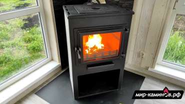 Недорогая печь-камин ЭТНА (Панорама) с плитой и теплообменником Амазонка бай фото в Бобруйске