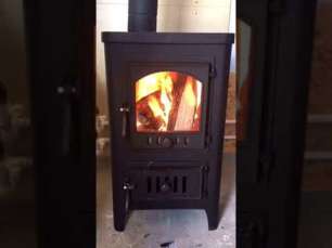 Чугунный недорогой камин со стеклом Бавария Оптима Чугун с плитой фото в интерьере Чугунный недорогой камин со стеклом Бавария Оптима Чугун с плитой фото в интерьере в Бобруйске