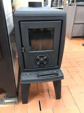 Печь-камин чугунный FireWay Zeige в интерьере Амазонка бай фото в Бобруйске