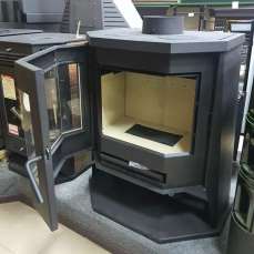 Стальной камин с шамотом Бавария панорама призма с плитой в интерьере фото в Бобруйске