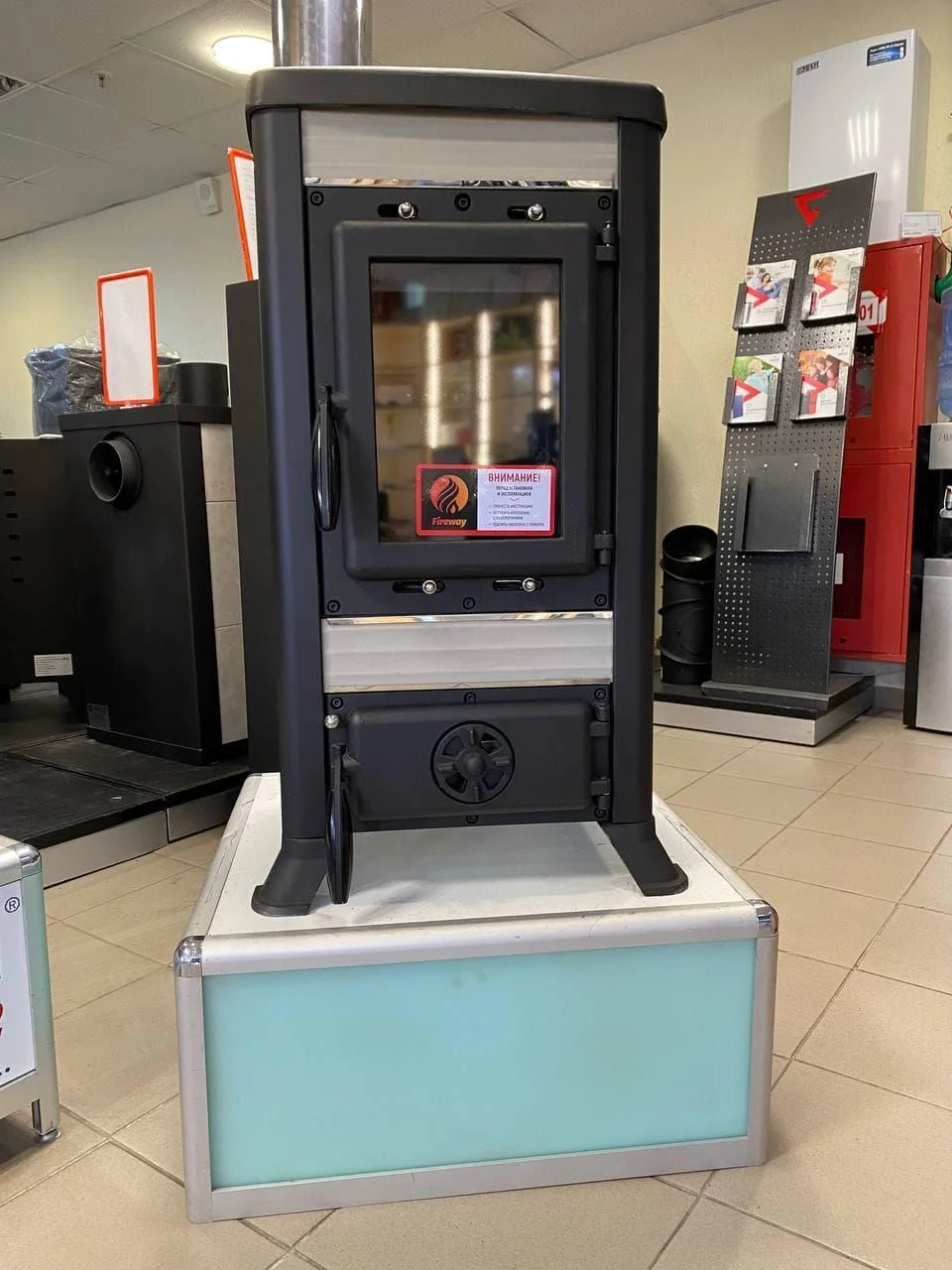 Печь-камин чугунный FireWay Klemens в интерьере Амазонка бай фото в Бобруйске