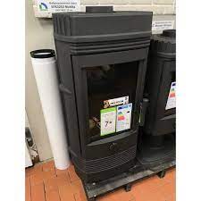 Печь-камин Invicta Gomont в интерьере Амазонка бай фото в Бобруйске