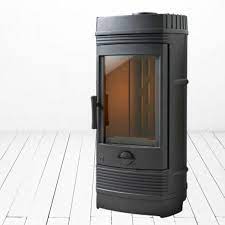 Печь-камин чугунный Invicta Gomont в интерьере Амазонка бай фото в Бобруйске