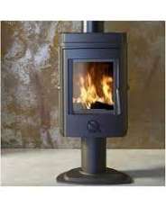 Печь-камин чугунный Invicta Mesnil в интерьере Амазонка бай фото в Бобруйске