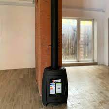 Печь-камин чугунный Invicta La Borne 2 в интерьере Амазонка бай фото в Бобруйске