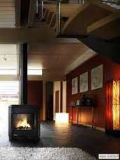 Печь-камин чугунный Invicta Carolo в интерьере Амазонка бай фото  в Бобруйске