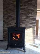 Печь-камин чугунный Invicta Altea в интерьере Амазонка бай фото в Бобруйске