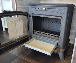 Печь-камин чугунный Invicta Altea в интерьере Амазонка бай фото в Бобруйске