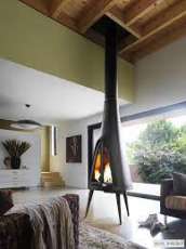 Печь-камин чугунный Invicta Pow-Wow в интерьере Амазонка бай фото в Бобруйске