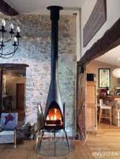 Печь-камин чугунный Invicta Pow-Wow в интерьере Амазонка бай фото в Бобруйске