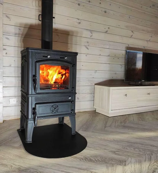Печь-камин чугунный FireWay Dacha в интерьере с варочной поверхностью чёрный Амазонка бай фото в Бобруйске